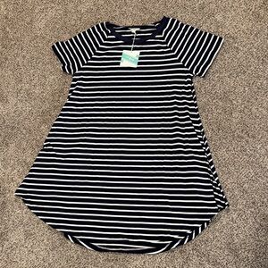 Umgee NWT Women’s Large Navy and White Striped TShirt Dress with Pockets!
